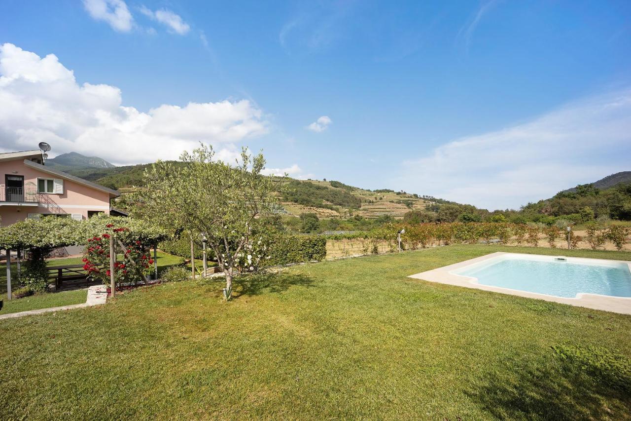 Mansarda Albero Verde Con Piscina Casanova Lerrone Exterior photo